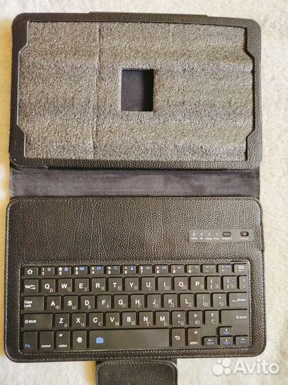 Клавиатура Bluetooth русскоязычная с чехлом
