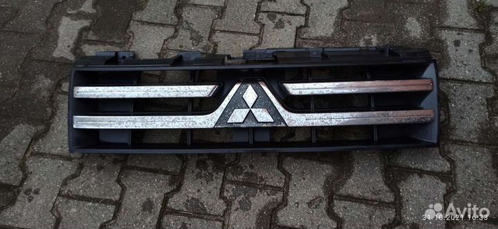 Решетка радиатора Mitsubishi