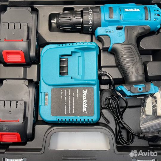 Шуруповерт Makita 26V с набором инструментов