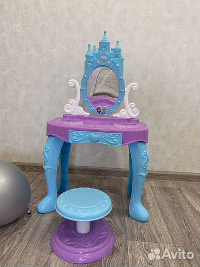 Детский туалетный столик