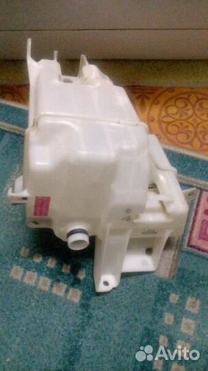 Toyota rav4 бочок омывателя