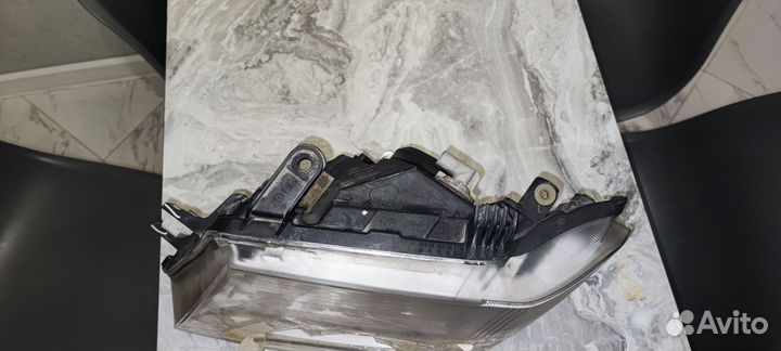 Фара ксенон Nissan Pathfinder r51