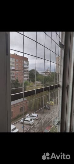 Защитная сетка от выпадения детей из окна