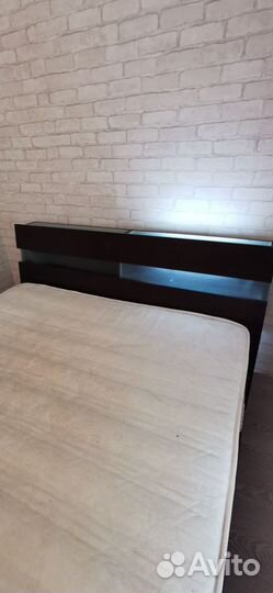 Кровать двухспальная с матрасом