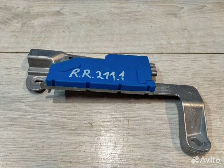 Усилитель антенны задний правый Mercedes-Benz