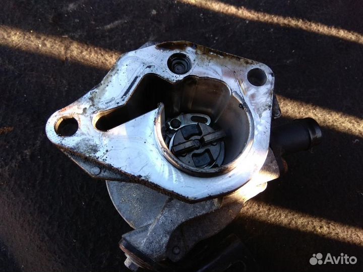 Насос вакуумный 8201005306-B 1.5 CDI Renault