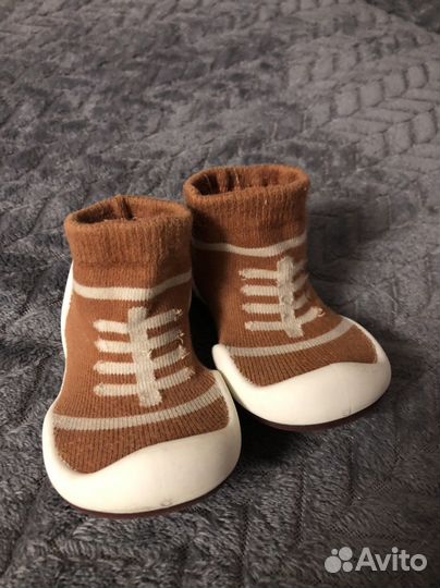 Носок для малыша с резиновой подошвой