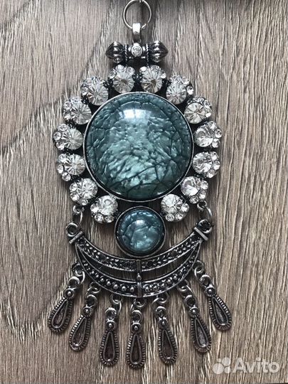 Шарф с брошью новый