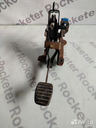 Педаль сцепления Renault Logan 2 2014