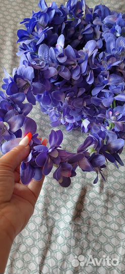 Венок из цветов на школьную ярморку