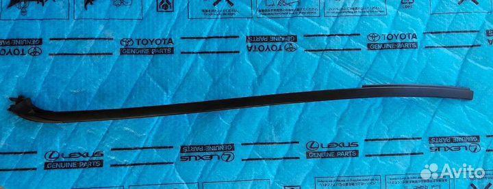 Молдинг лобового стекла Lexus Lx 570 левый Б/У