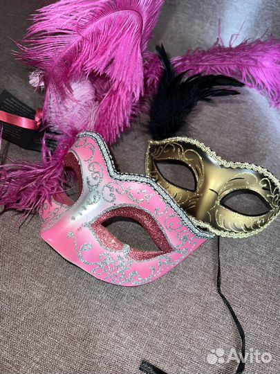 Венецианская маска с перьями