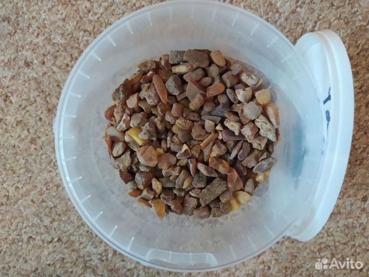 Коробка с янтарём (необработанный)