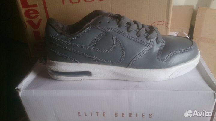 Кроссовки Nike кожаные