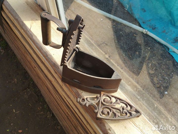 Утюг чугунный старинный