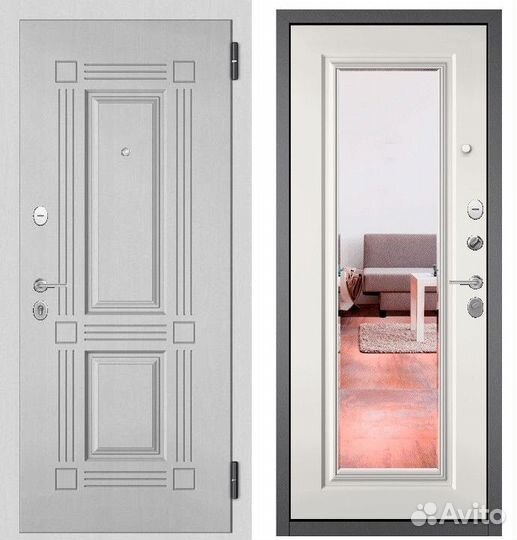 Входная дверь в квартиру с зеркалом