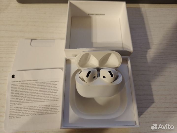 Наушники Apple AirPods 4 с шумоподавлением