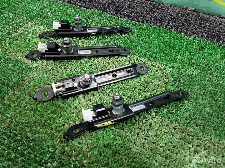 Регулятор ремня безопасности Toyota Land Cruiser P