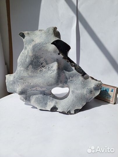 Камень кремень чёрный с отверстием