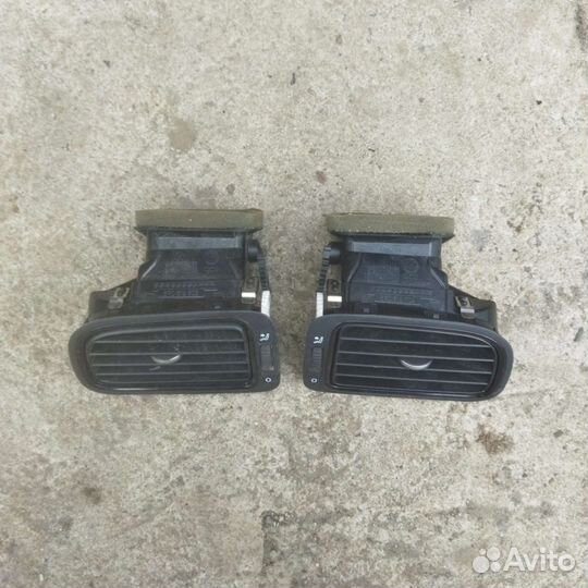 Дефлектор в торпедо правый/левый VW Polo