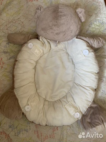 Детская лежанка с игрушками