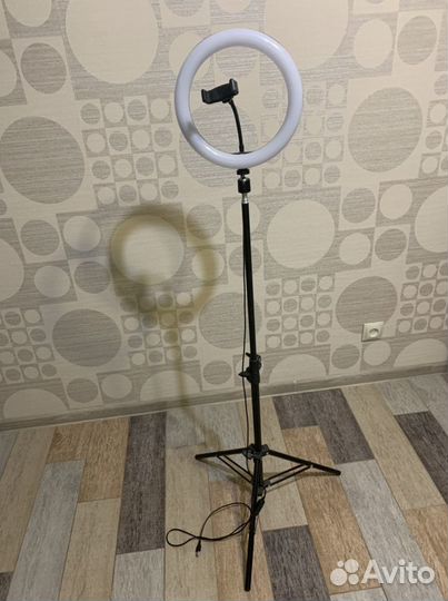 Лампа кольцевая со штативом