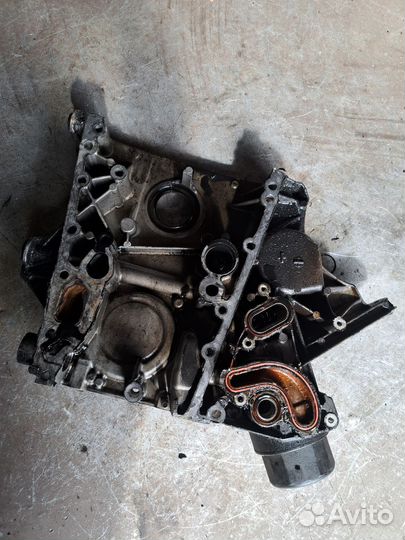 Передняя крышка двигателя Mercedes Sprinter