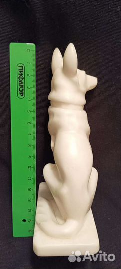 Статуэтка Собака-белый мрамор