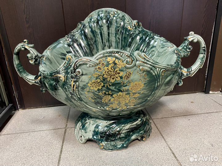 Ваза для фруктов на ножке