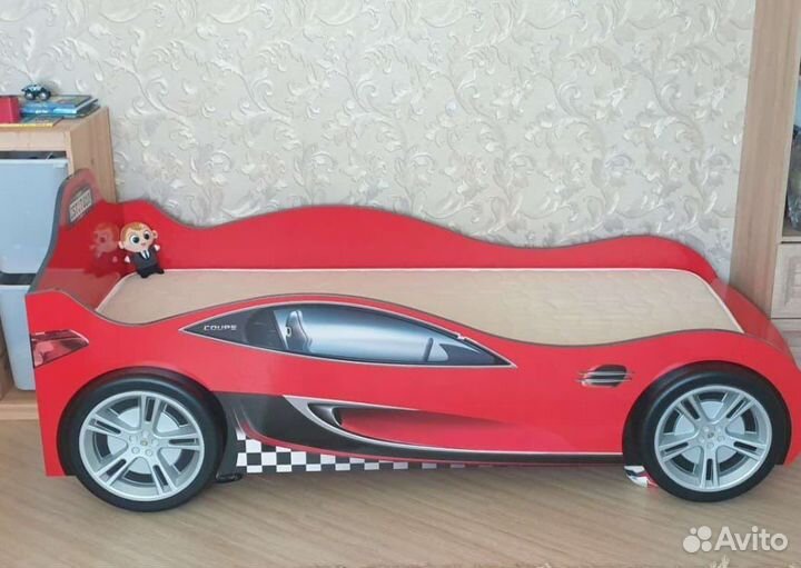 Детская кровать машина