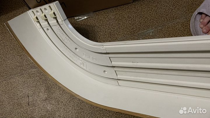 Карниз потолочный трехрядный с поворотами