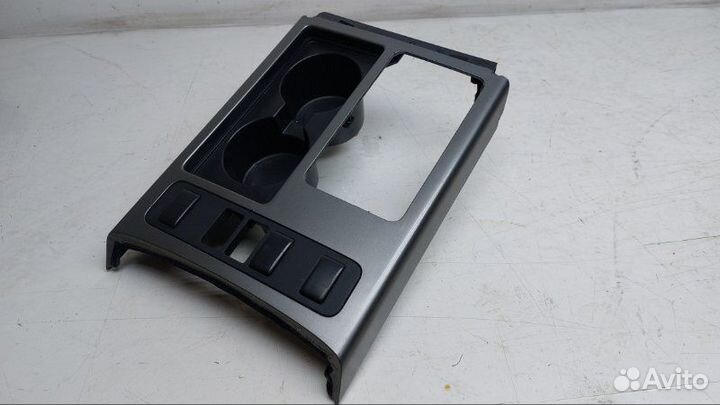 Накладка подлокотника Nissan Armada 5.6 2010