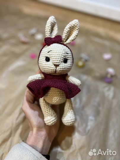 Мягкая игрушка зайчик вязаный