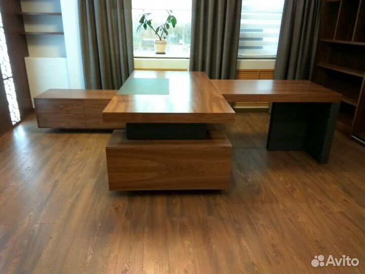 Стол руководителя,кабинет