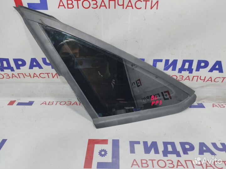 Стекло кузовное глухое левое Ford Focus 3 1786443