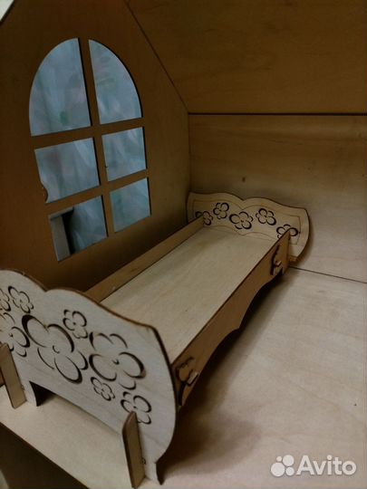 Кукольный домик с мебелью