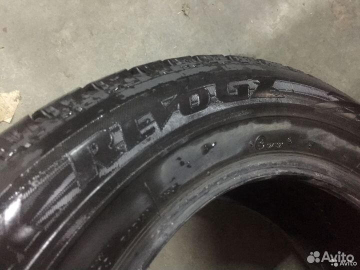 Bridgestone Blizzak Revo GZ 215/65 R16
