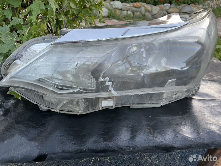 Фары на Toyota Corolla Axio E160