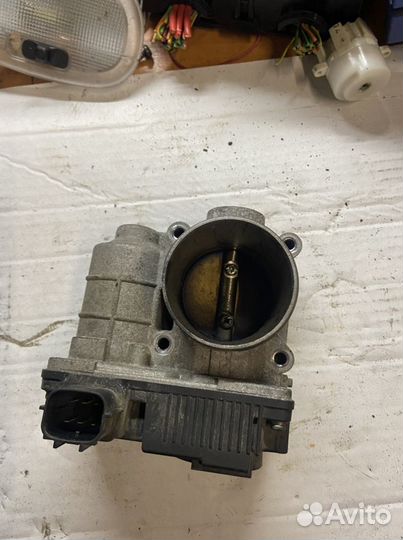 Дроссельная заслонка Nissan Almera Classic B10