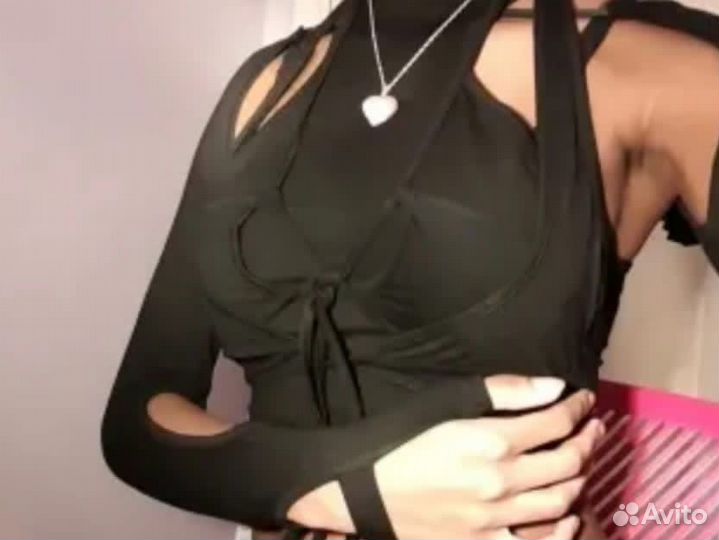 Топ с завязками и вырезами