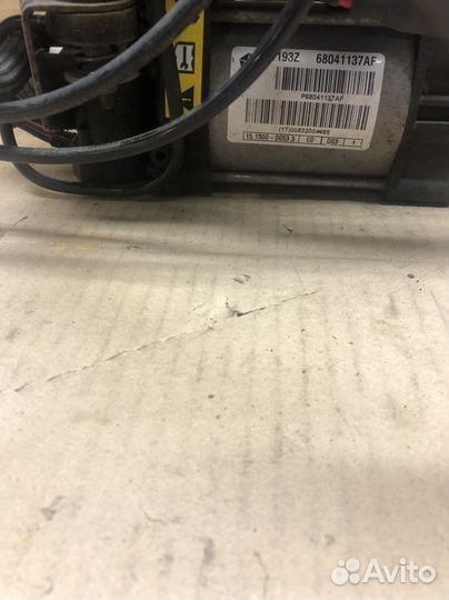 Компрессор пневмоподвески Джип Гранд Чероки WK2