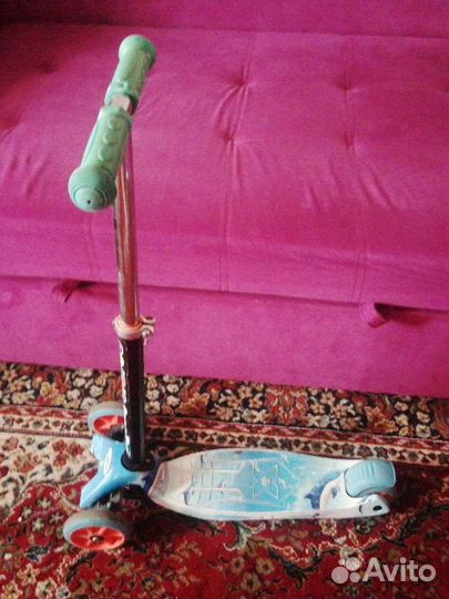 Самокат трёхколёсный