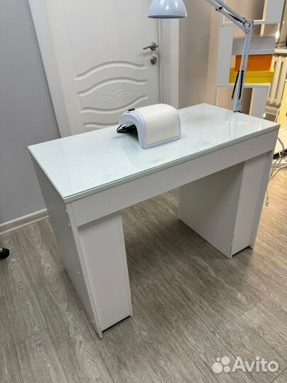 Стол маникюрный