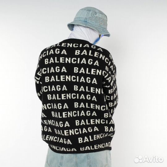 Свитер Balenciaga черный уютный