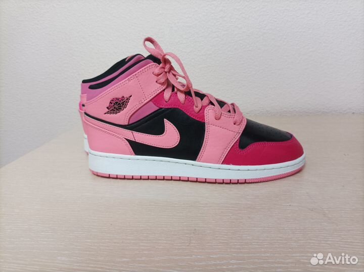 Кроссовки Air Jordan 1 Mid GS Coral Chalkоригинал