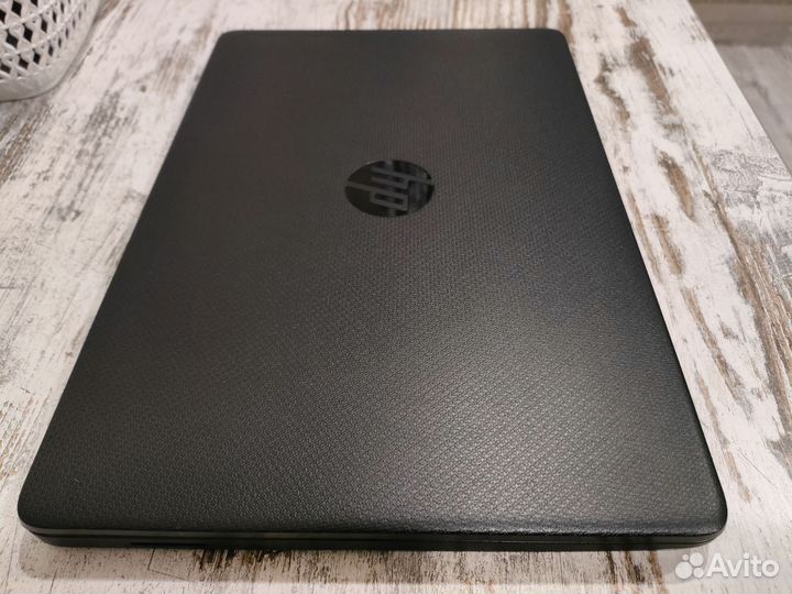 HP 14s dq2000ur FHD IPS/8/256 GB Pentium Gold 7505