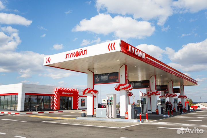 Заправщик на АЗС