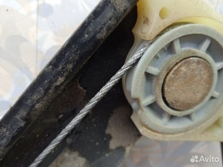 Стеклоподъемник передний правый Volkswagen Vento