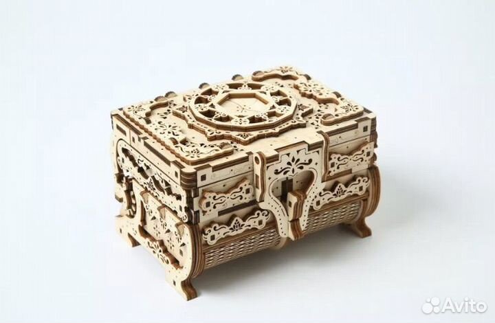 Шкатулка из дерева