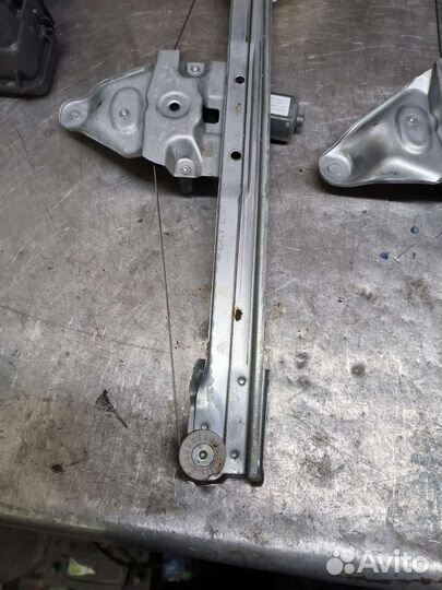 Renault Duster 2 передний стеклоподъёмник левый